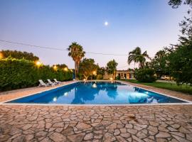 Villa con parco e piscina, maison de vacances à San Michele Salentino
