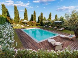 VILLA IL TINAIO Romantic Secluded Farmhouse with Private Pool, hotel di Valgiano