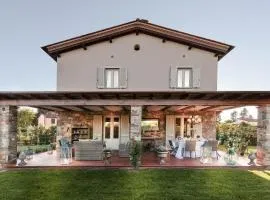 VILLA PEMOLA a Luxury Farmhouse with Garden and bikes in Lucca Town