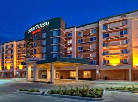 Courtyard by Marriott Westbury Long Island, hotel in Westbury