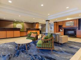 Fairfield Inn & Suites by Marriott Rockford, מלון ליד נמל התעופה הבינלאומי שיקגו רוקפורד - RFD, רוקפורד