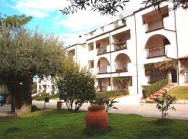 Residence L'uliveto, serviced apartment in Gioiosa Marea