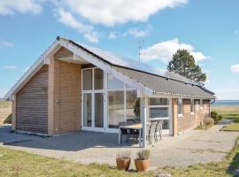 Pet Friendly Home In Ebeltoft With House Sea View, casa vacanze a Femmøller