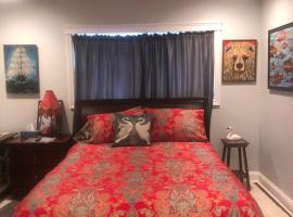 Raven's Cache Bed and Breakfast, holiday rental in Ganges