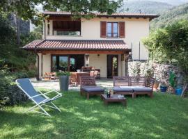 Castel Cottage - Rezzonico, San Siro by LoveComo, hotel in San Siro