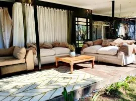 Sandton Guesthouse 5 Bedrooms 6 Beds Pool Tennis Court Free WIFI