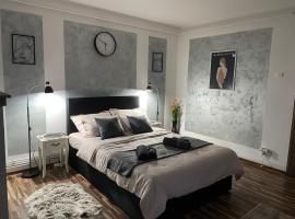 luxury central studio, hotel v destinácii Hunedoara