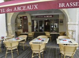 Hôtel Des Arceaux、Saint-Severの格安ホテル