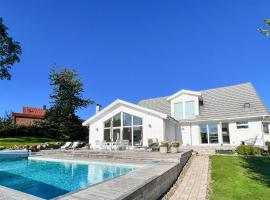 Lovely Home In Dalsjfors With Outdoor Swimming Pool โรงแรมในDalsjöfors