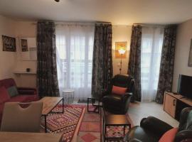 Spacious flat close to the railway station, apartament din Troyes