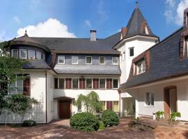 Hotel Villa Falkenberg, hotelli Düsseldorfissa lähellä maamerkkiä Kaiserpfalz Kaiserswerth