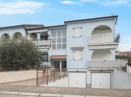 Cozy Apartment In Vabriga With Kitchen