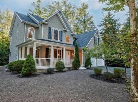 Luxury 4 bedroom house in Pocono Mountains in Golf course Near Lake, huvila kohteessa Tobyhanna