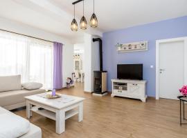 Amazing Home In Kljuc With 3 Bedrooms, Wifi And Outdoor Swimming Pool, khách sạn giá rẻ ở Ključ
