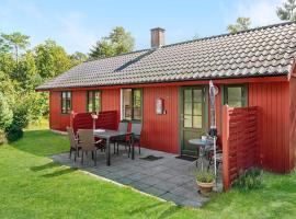 3 Bedroom Cozy Home In Nexø, hotel em Neksø