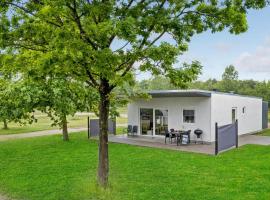 Beautiful Home In Ringkbing With 3 Bedrooms And Wifi, feriehus i Hee