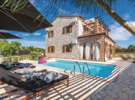 Stunning Home In Cabrunici With 4 Bedrooms, Outdoor Swimming Pool And Jacuzzi