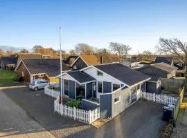 Beautiful Home In Hemmet With Wifi