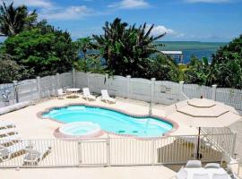 Private Estate Pool Ocean View 20 minutes to Key West, kotedžas mieste Summerland Key