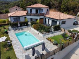 côte et mer - appartement haut standing dans villa avec piscine et vue mer, מלון עם חניה בTaglio-Isolaccio