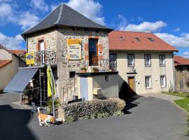 Chambres d'hôtes de l'Auberge L'Astrassadou, pet-friendly hotel in Rézentières