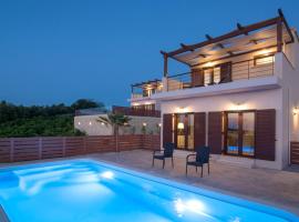 Stylish Villa Liatiko - Heated pool - Amazing views，Epáno Váthia的飯店