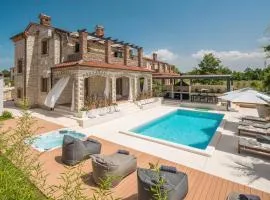 Amazing Home In Cabrunici With Jacuzzi