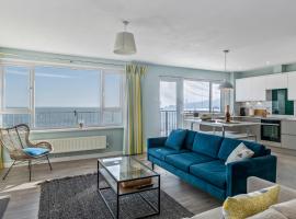 Dolphins Apartment - Spectacular Sea Views, apartma v mestu Saundersfoot
