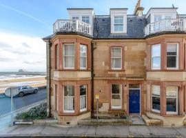 By The Sea, hotel i North Berwick