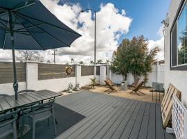 Fancy & Modern 3 Bedroom house with Private Yard, Gate home, location de vacances à San Diego