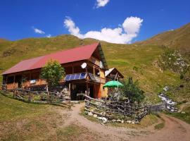 Guesthouse Everest, hotel v destinaci Chesho