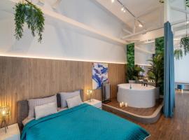 Stylish 1 bedroom studio near Most City, ξενοδοχείο που δέχεται κατοικίδια σε Ντνίπρο