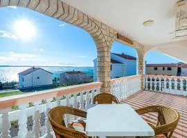 Gorgeous Apartment In Rtina With Wifi