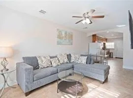 Pristine & Exquisitely Designed APT 7 Min From TX Med Center