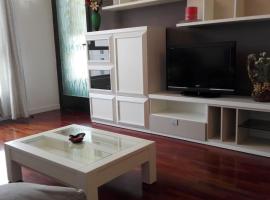 Grande, luminoso y con garage, 3 dormitorios en el camino de Santiago, hotel a Burgos