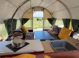 De Huifkar, bij Sneek aan elfstedenroute, luxury tent in Hommerts