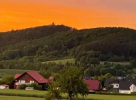 Ferienwohnung Leuchtbergblick mit Terrasse und PKW Stellplatz, apartamento em Eschwege