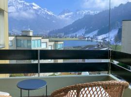 Wunderstay Alpine 203 Chic Studio with Balcony, Mountain and Lake view, apartamento em Engelberg