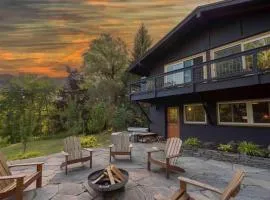 Secluded Chalet with Hot Tub, Mountain View’s