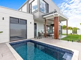 4 Bedroom Home in Pelican Waters with Heated Inground Pool
