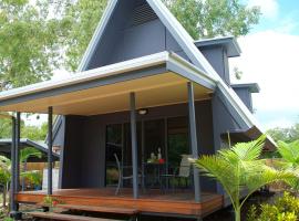 Canopy Chalet 4, cabin in Nelly Bay