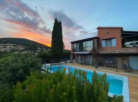 Côte d’azur: Charmante villa, vue mer, piscine,clim,calme 8/10 personnes, hotel di Roquebrune-sur Argens