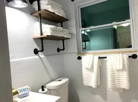 Pineapple Shores Retro Inn 5