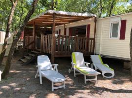 Mobil home Aluna Vacances camping Sunêlia, glamping site in Ruoms