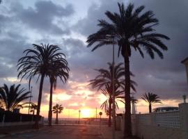 Luxury villa 20mts far from the sea, khách sạn ở Orihuela