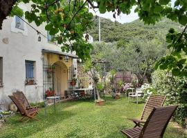 Casa Olivia Lacremà, villa in Finale Ligure