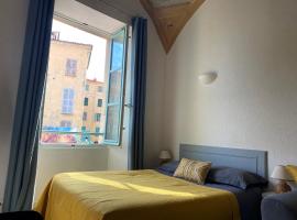 Lovely studio - heart of Menton, near the beach., hotel near The Middle Eastern and Mediterranean Undergraduate College of Menton, Menton