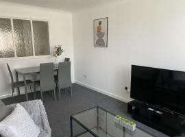 Spacious Apartment - Contractors and Family - LGW, apartment in Horley