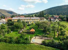 Gasthof Pension Schmirl, hotel v destinaci Puchberg am Schneeberg