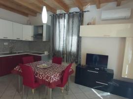 SWEET HOME- AMPIO BIVANO A 10 MINUTI DALLE SPIAGGE, cottage in Quartu SantʼElena